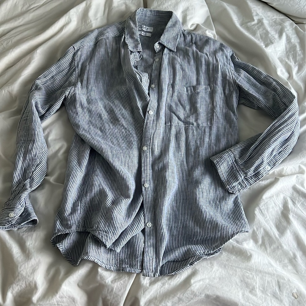 Blue and white striped linen button down from aritzia. Size small.